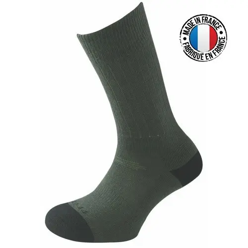 Chaussette militaire haute vert kaki avec renforts aux orteils et à la cheville, fabriquée en France.