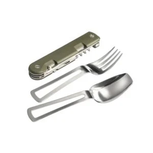 Couteau militaire pliant kaki avec outils et accessoires, accompagné d’un ensemble de fourchette et cuillère en acier inoxydable.