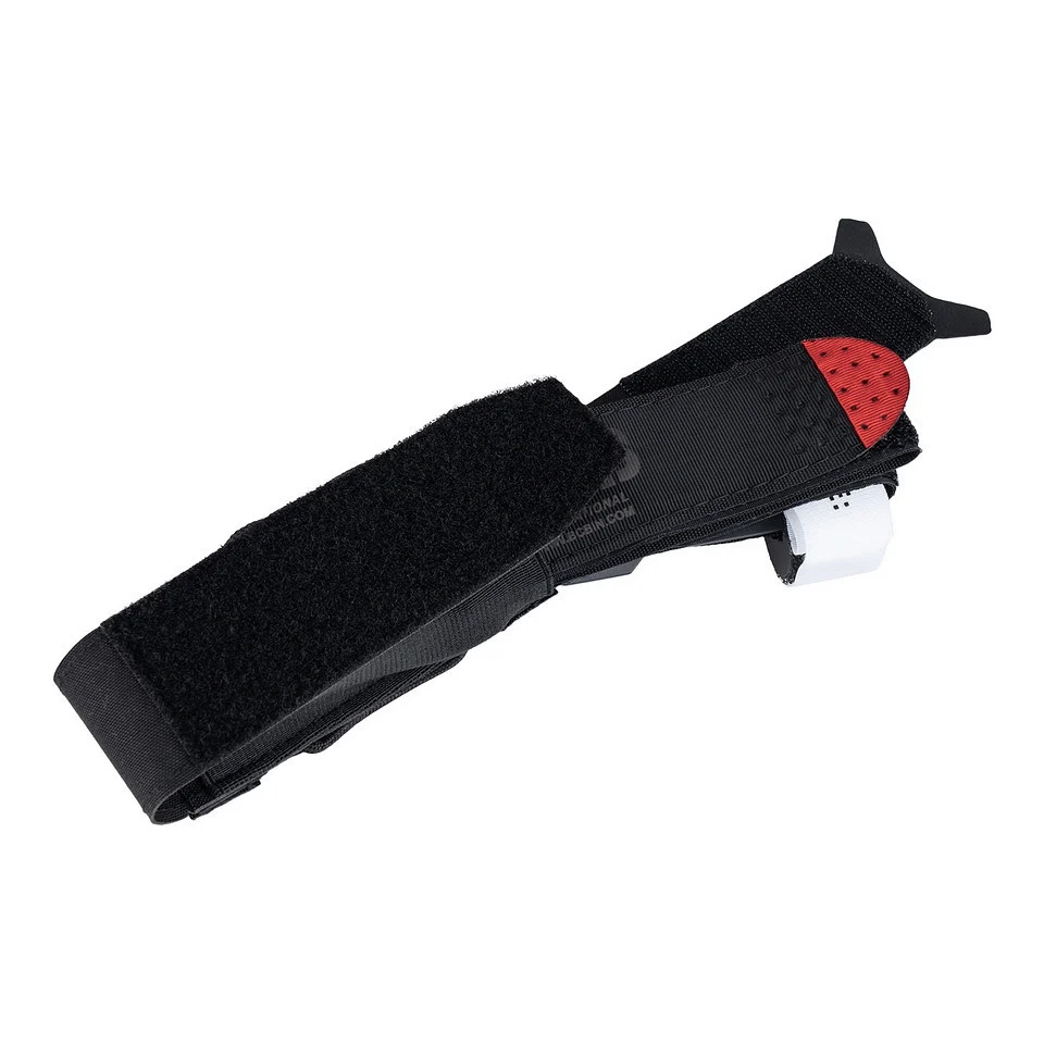 Étui garrot tourniquet TQ Noire Task Force 2215: housse noire avec velcro et poignées, intégré pour garrot hémostatique.