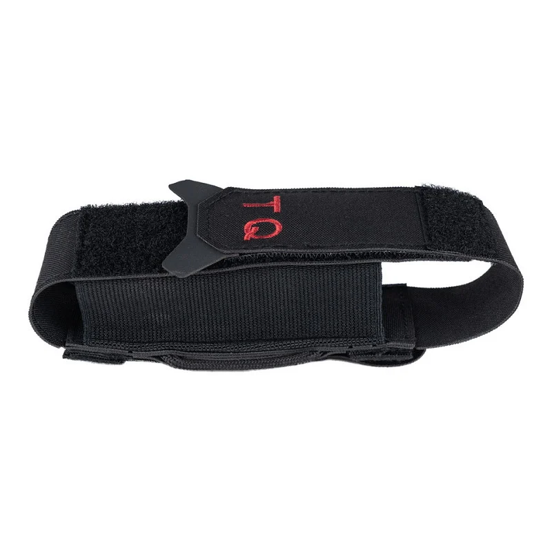 Étui garrot tourniquet TQ Noire Task Force 2215 noir avec velcro et boucle de fixation.