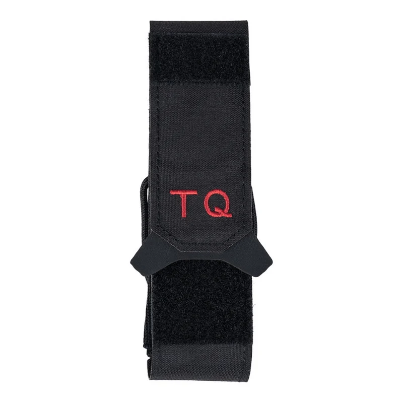 Etui garrot tourniquet TQ Noire Task Force 2215 noir avec bande Velcro et fermeture sécurisée, logo TQ rouge.