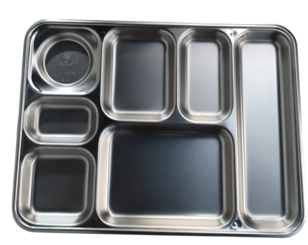 Plateau repas inox Marine Nationale à 7 compartiments, grand compartiment central et plusieurs petites sections, bordures lisses et forme rectangulaire.