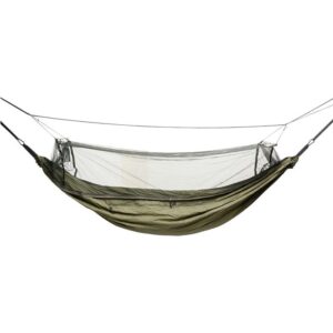 Hamac jungle Maroni avec moustiquaire intégrée suspendu entre deux arbres, couleur kaki, masquant le tissu principal et le filet anti-insectes.