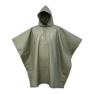 Poncho militaire imperméable TTA de l'armée française des années 70/90, capuche et coupe ample paraissant couvrante.