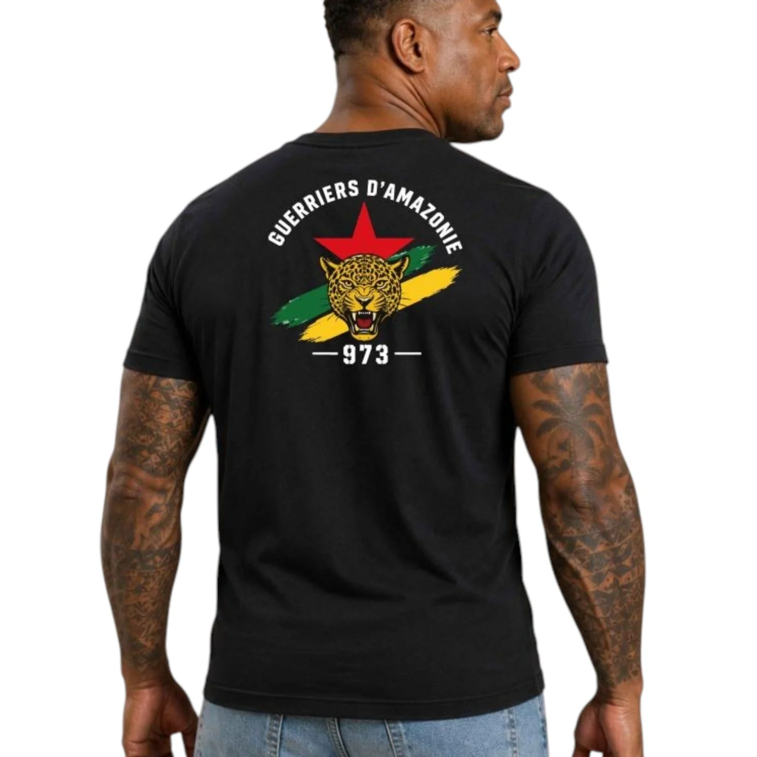T‑shirt noir « Guerriers d’Amazonie », vue arrière: logo avec jaguar, étoile rouge et touches vert et jaune, 973 au centre.