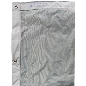 Sac de bivouac ou tente avec tissu grillagé et œillets, prêt pour montage en camping sauvage. amende bivouac sauvage dûment mentionnée.
