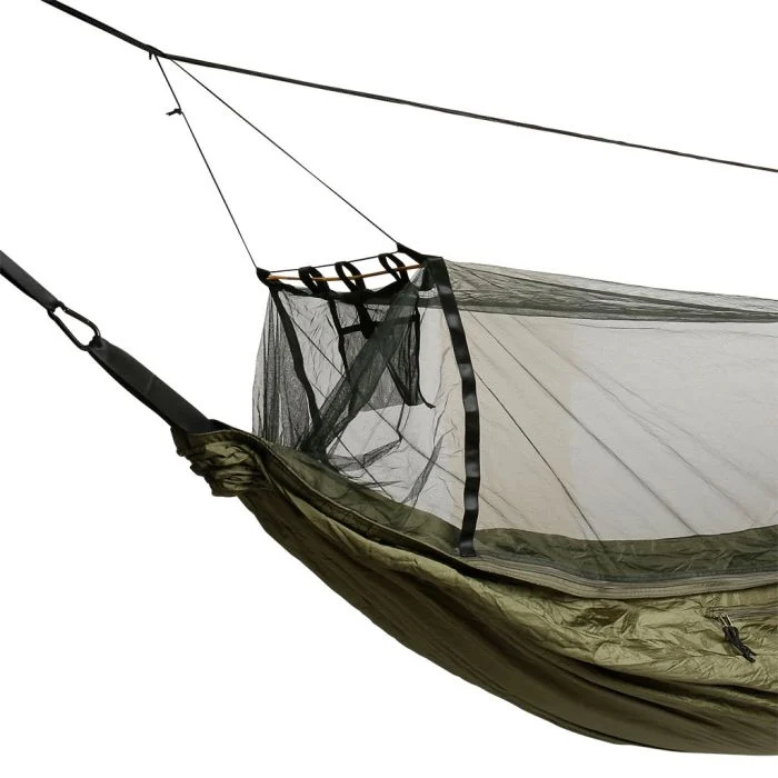 Sac militaire léger et hammock suspendu en plein air, avec filet de moustiquaire et sangles de rangement intégrées. Comment choisir son sac militaire pour la rentrée.