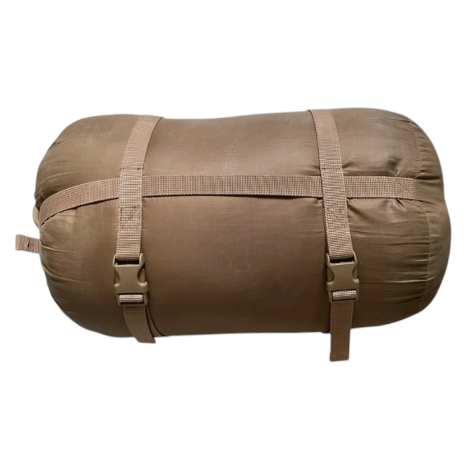Sac de couchage ou matelas roulé kaki avec sangles de compression, prêt pour bivouac militaire toutes saisons.